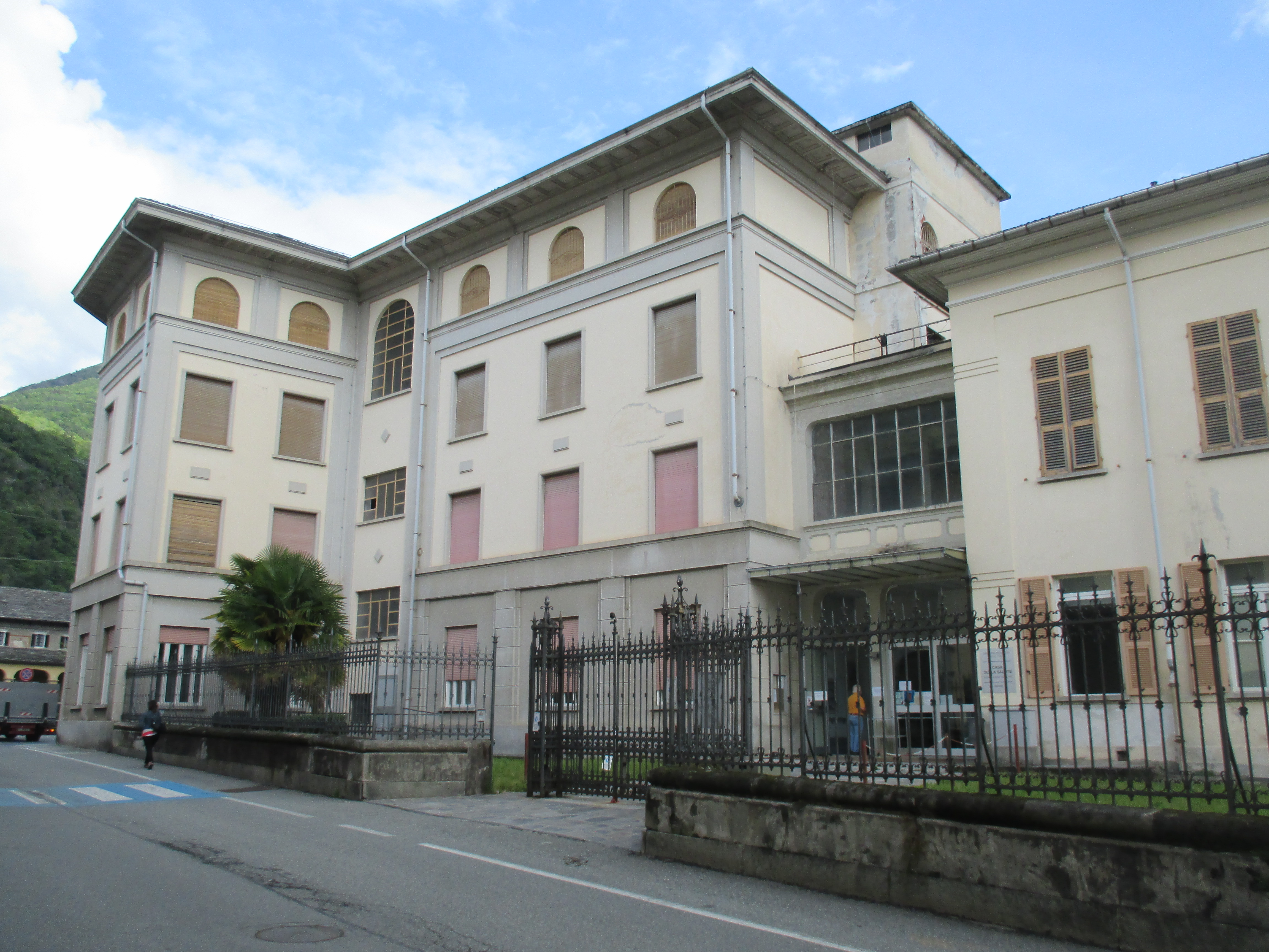 Varallo, convalescenziario covid-19 all’ex Country hospital: da domani 10 posti letto