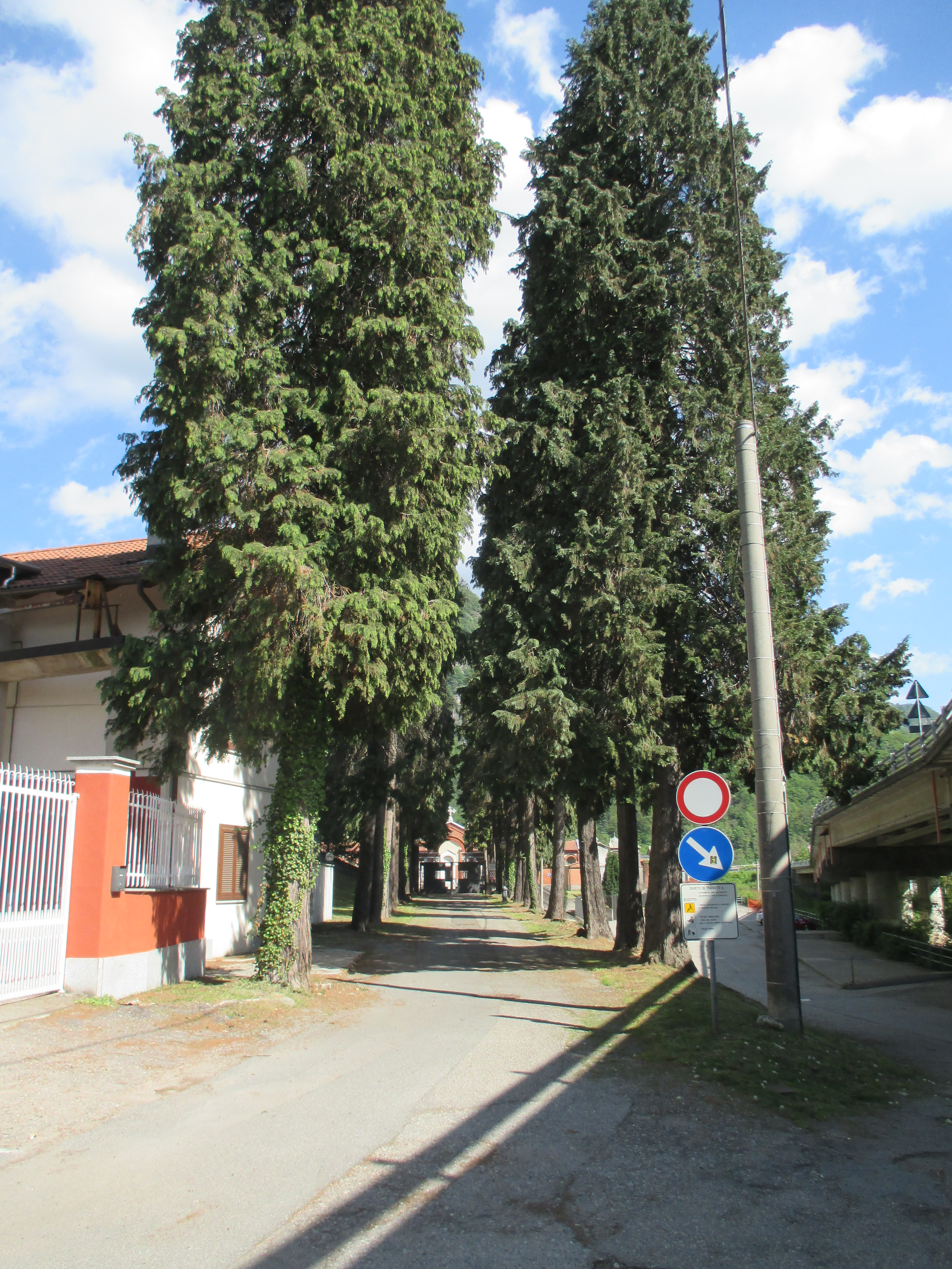 Varallo “fase 2”, da domani riaperti i cimiteri; e martedì torna il mercato