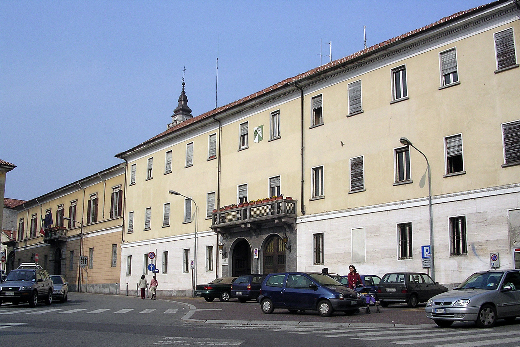 Arona verso le elezioni: il Pd riparte, FdI si “propone” alla Lega