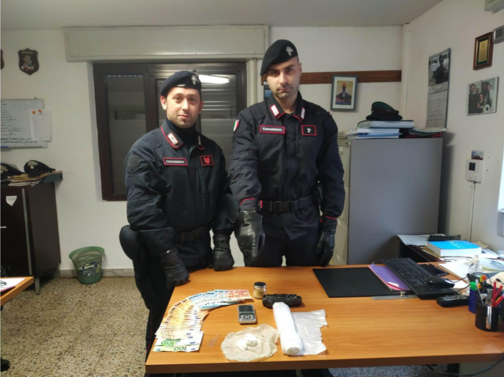 Bée: arresto per droga, era nascosta nella scatola delle scarpe