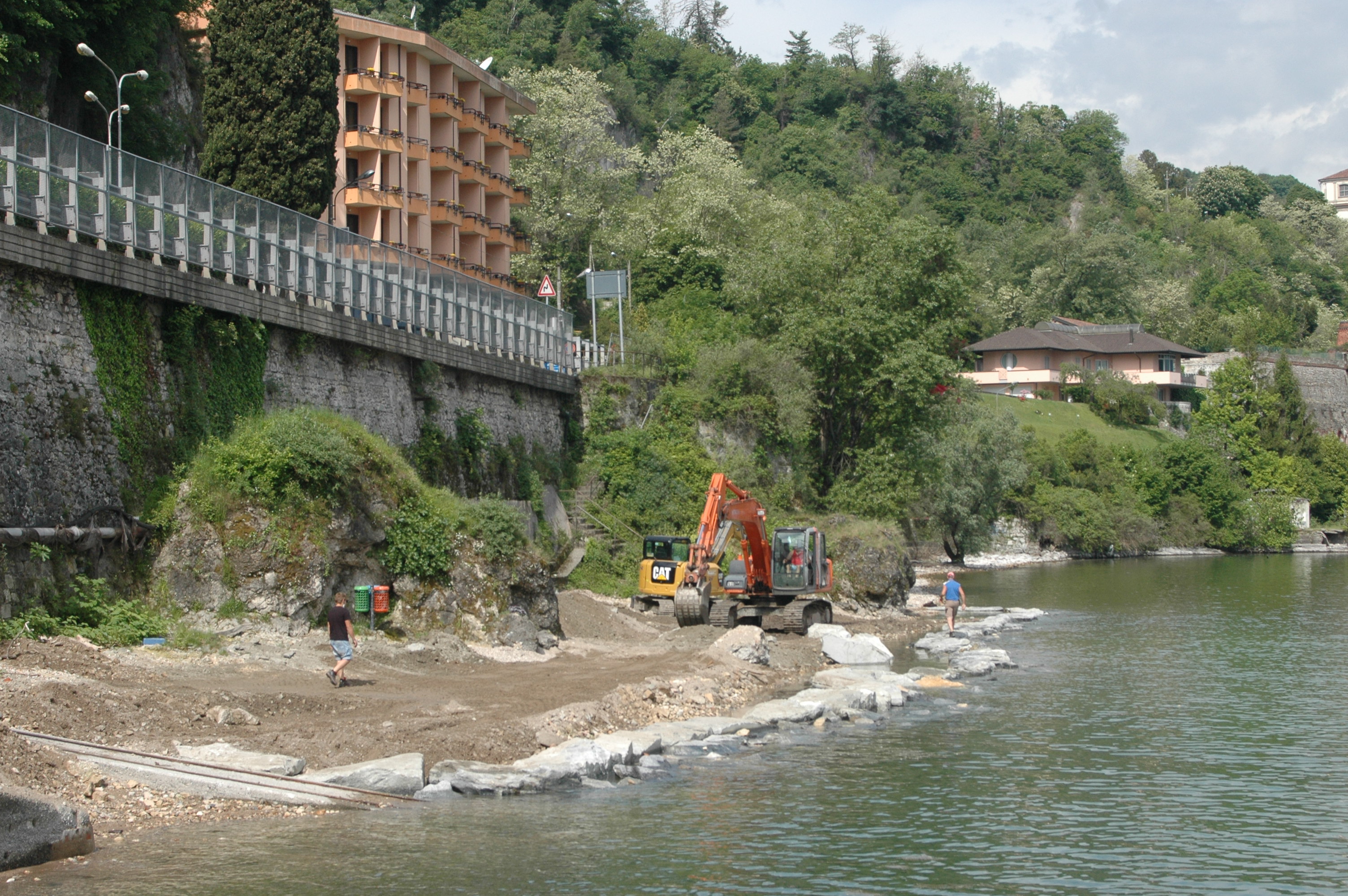 Arona, spiaggia delle Rocchette: Legambiente e Federazione Pesca Sportiva chiedono il rinvio dei lavori