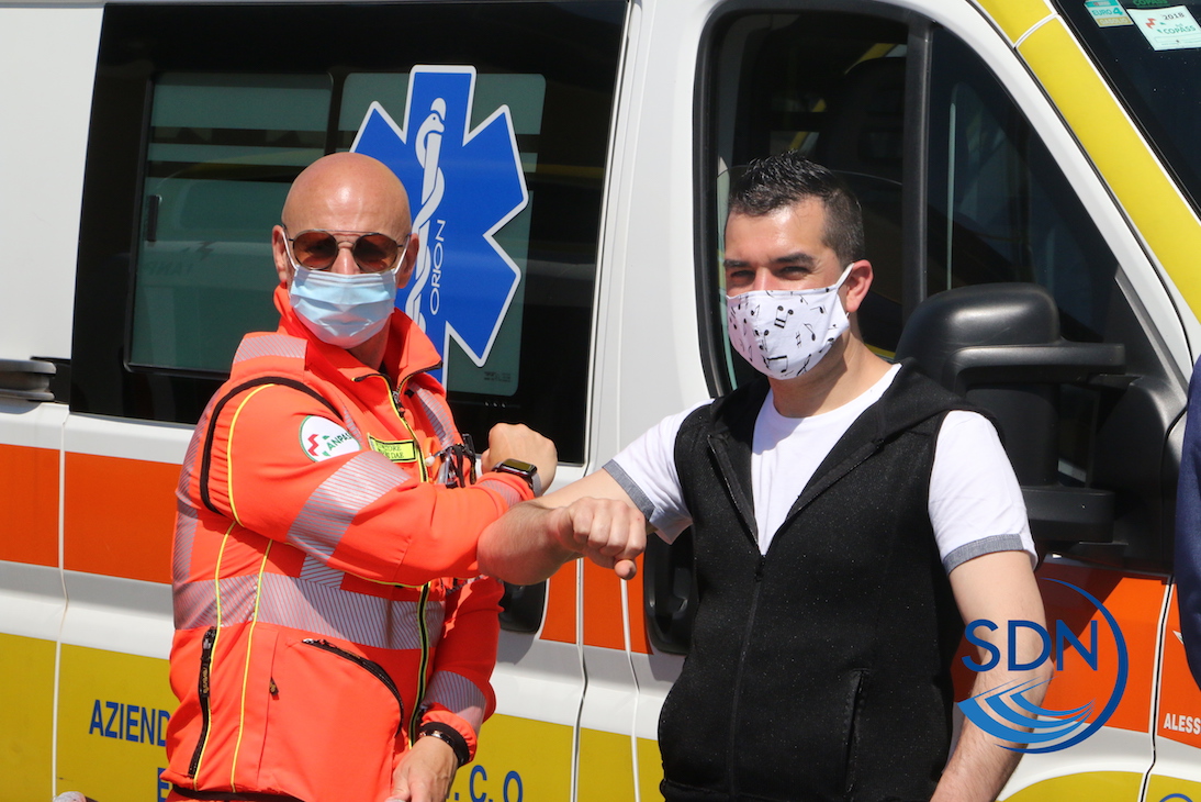 Carrozzine e un nuovo mezzo per la Squadra nautica di salvamento di Verbania