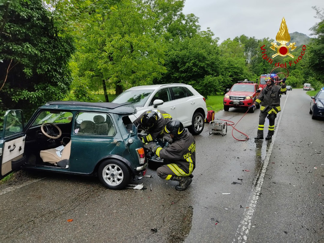 Incidente stradale tra tre auto a Varallo Sesia