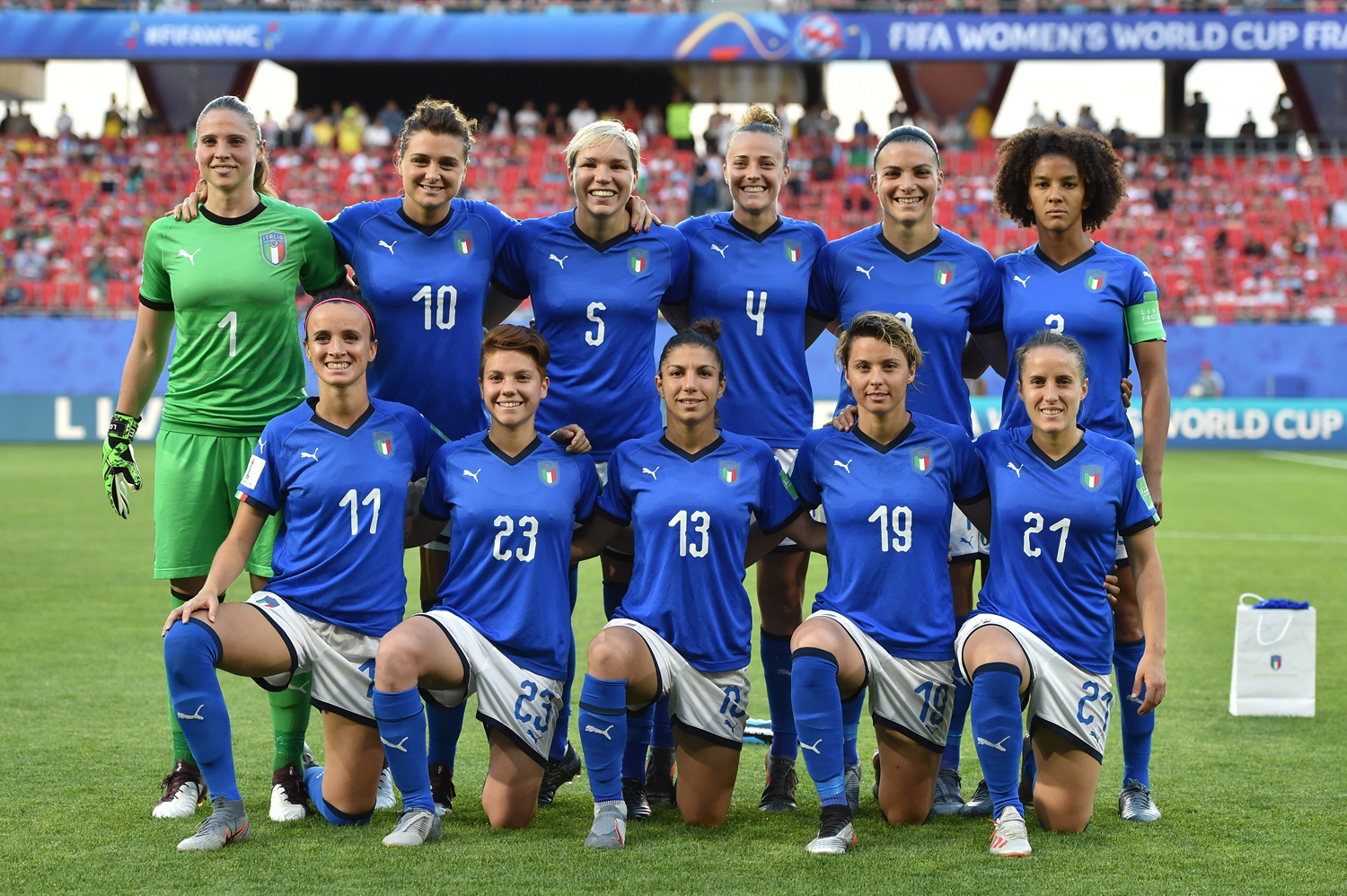 Se le donne fanno fatica anche a giocare al pallone