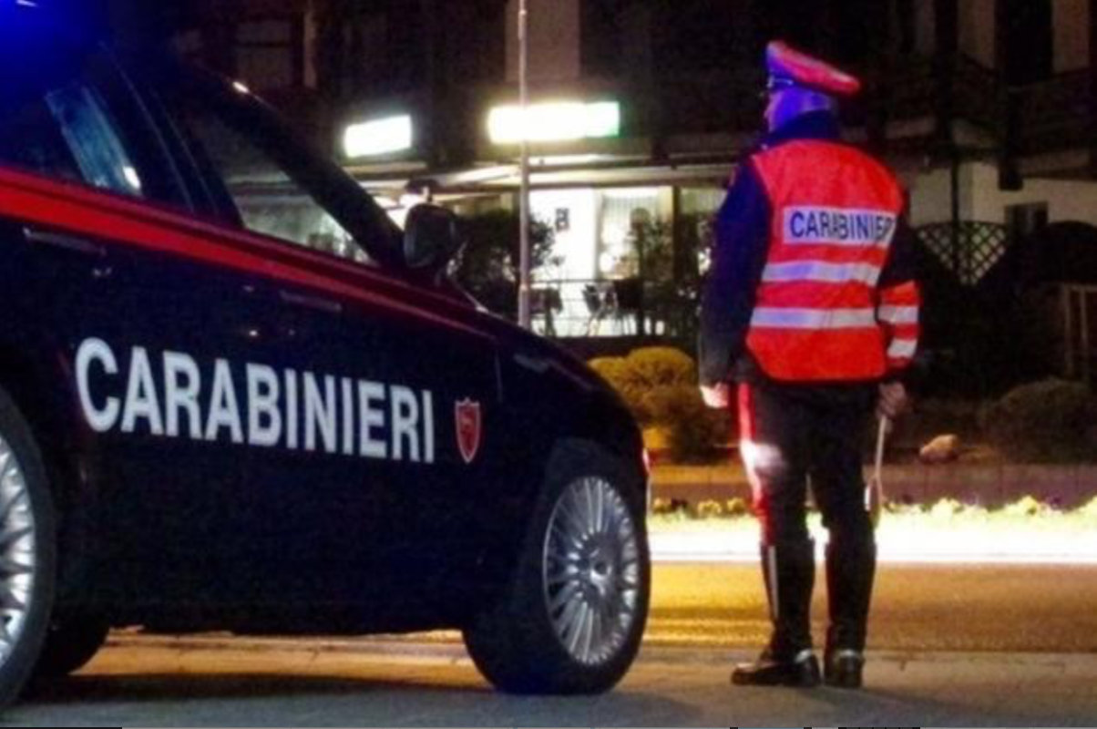 Arona: in manette 35enne che rubava dalle auto in sosta