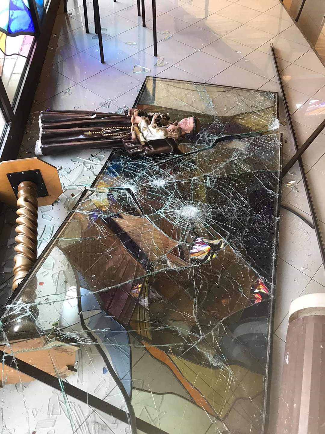 Vandalismo alla chiesa della Verbanella a Castelletto Ticino