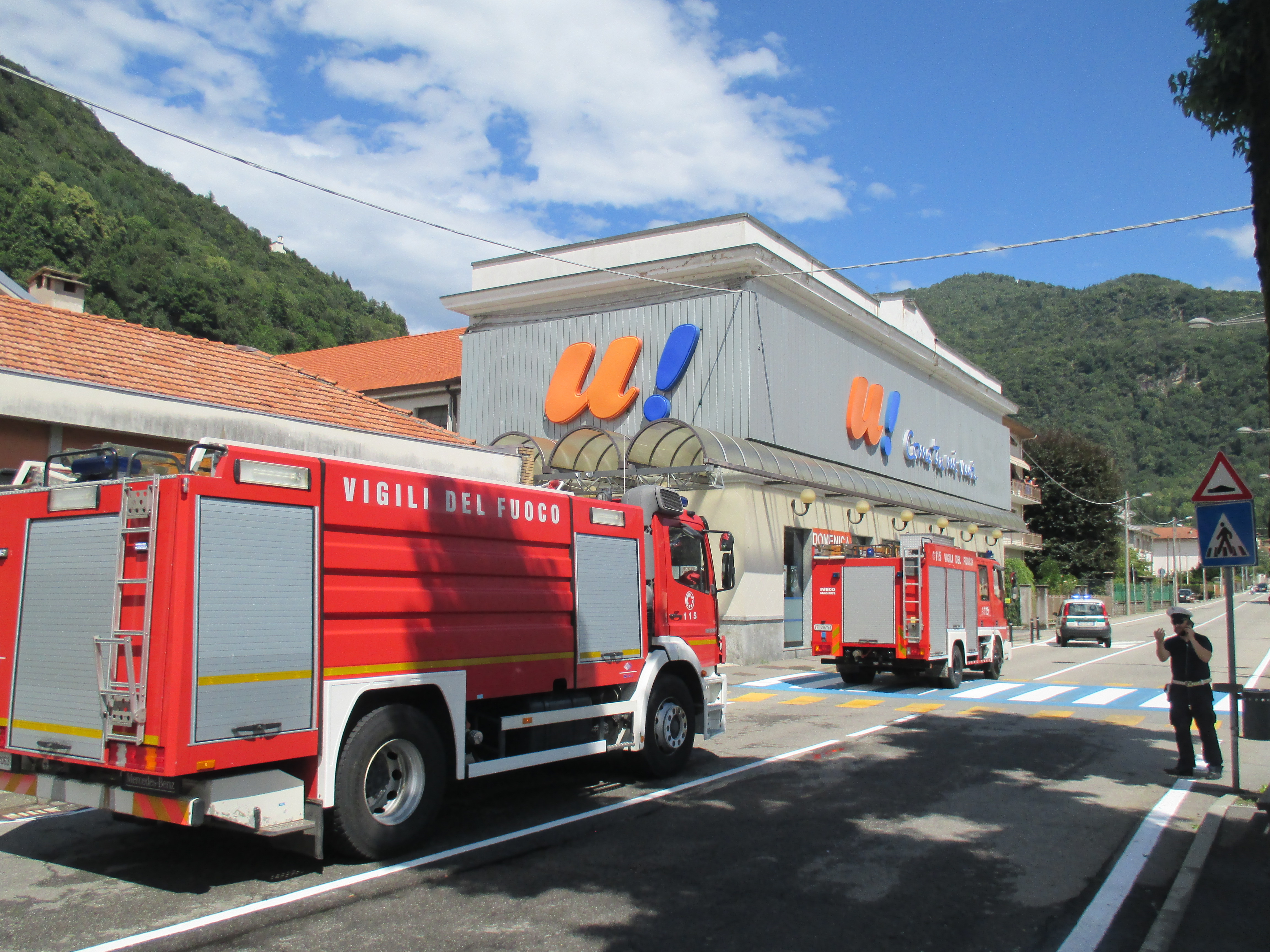 Varallo, va a fuoco il supermercato di viale Cesare Battisti