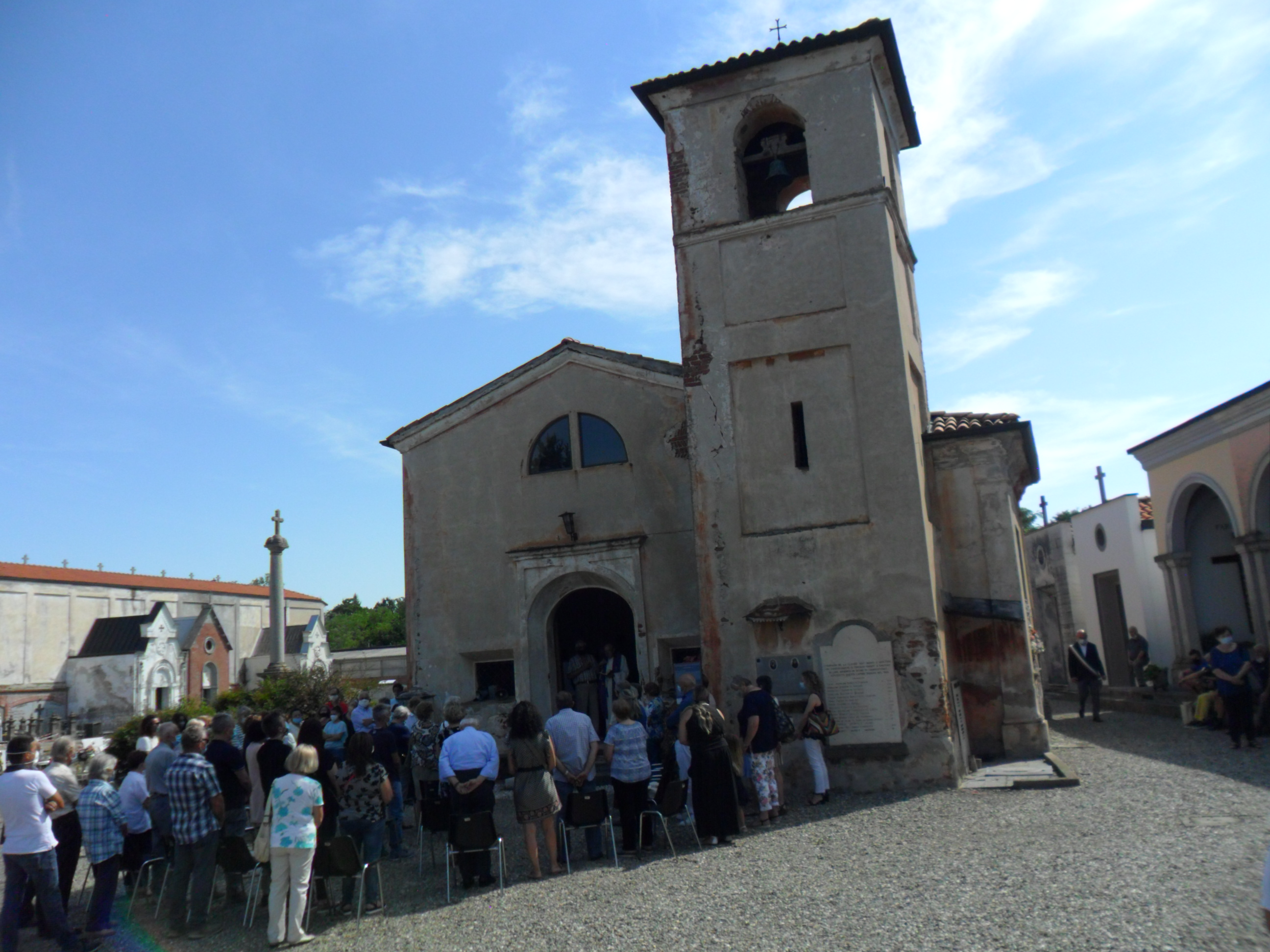 L’ultimo saluto di Fara ai defunti senza il funerale durante la pandemia