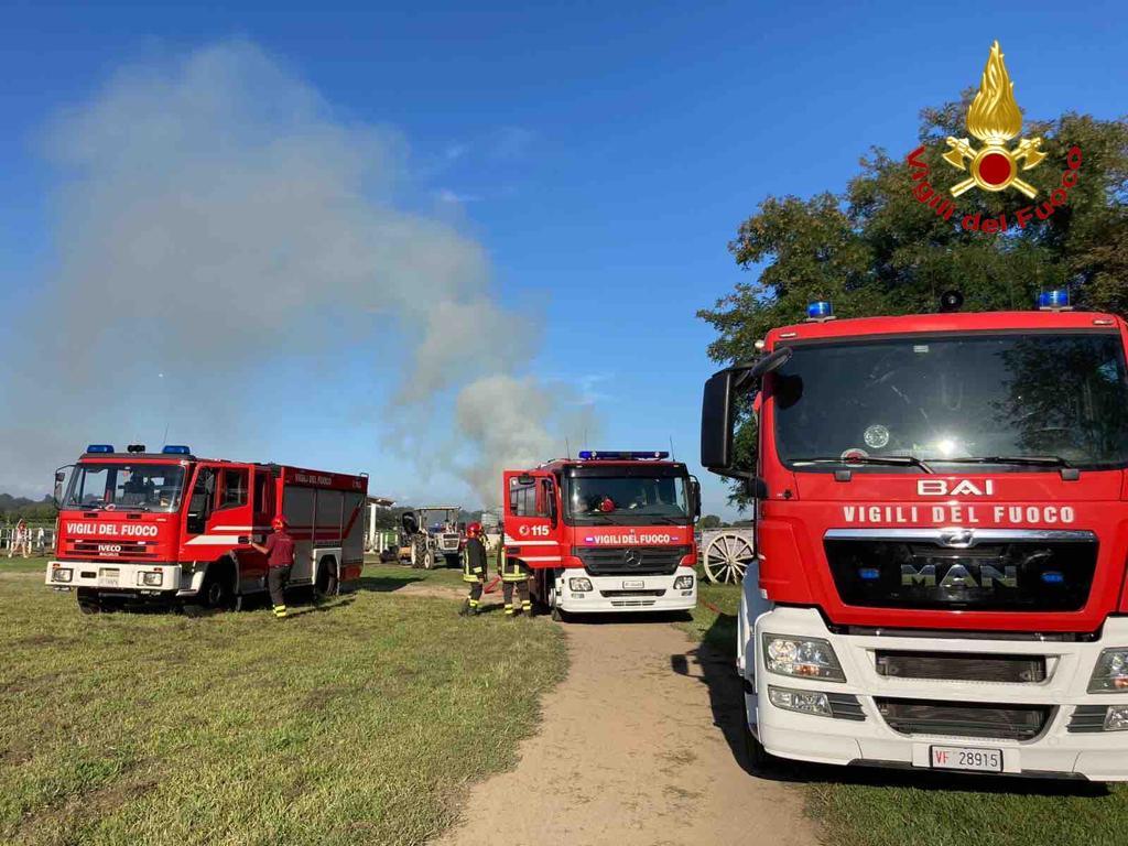 Fiamme in un maneggio a Briona