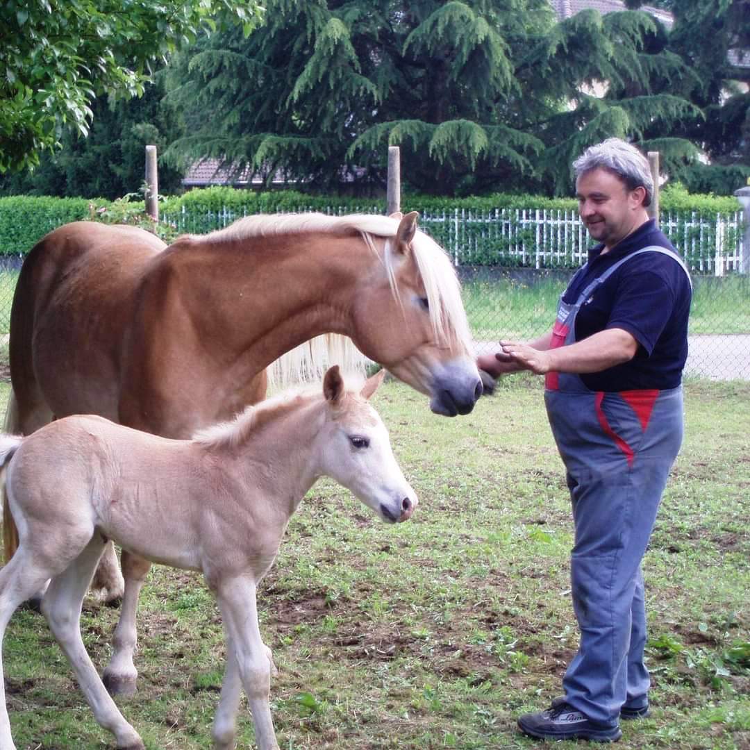 L’ultimo commosso saluto di Grignasco a Maurizio Mora