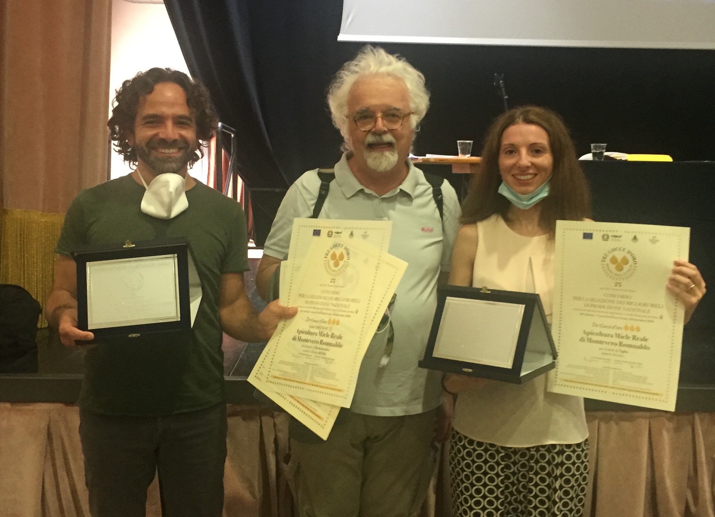 “Tre gocce d’oro” a due mieli made in Cureggio: sono i migliori d’Italia