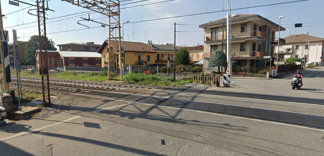 Novara: via Marconi, passaggio a livello che spacca in due la città