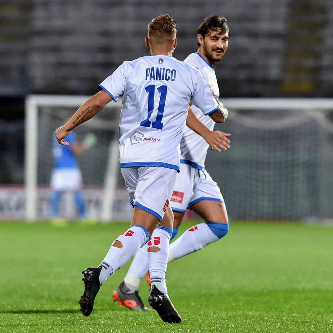 Il Novara vince soffrendo 3 a 2 a Livorno: la panchina di Banchieri traballa