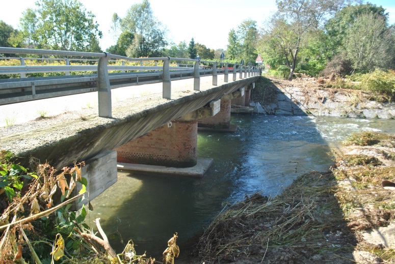 Decisione del sindaco a scopo cautelativo Chiuso il ponte sull’Agogna a Cavaglietto