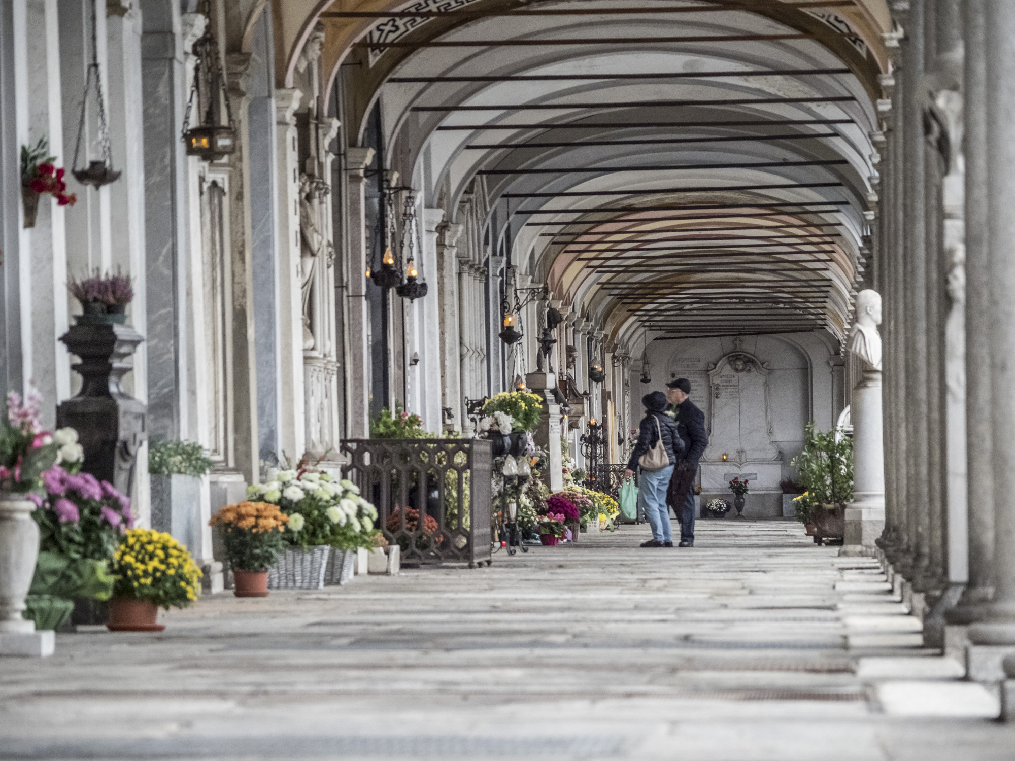 La rimozione della morte  e i riti che rendono più umani