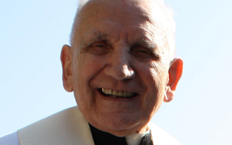 Addio a don Gilio Masseroni, parroco emerito di Trecate