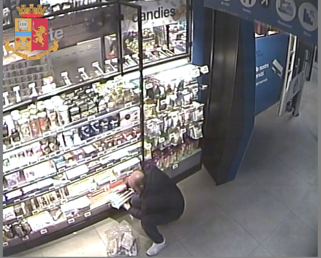 Rubavano di notte allo “Chef Express”: la Polizia denuncia padre e due figli