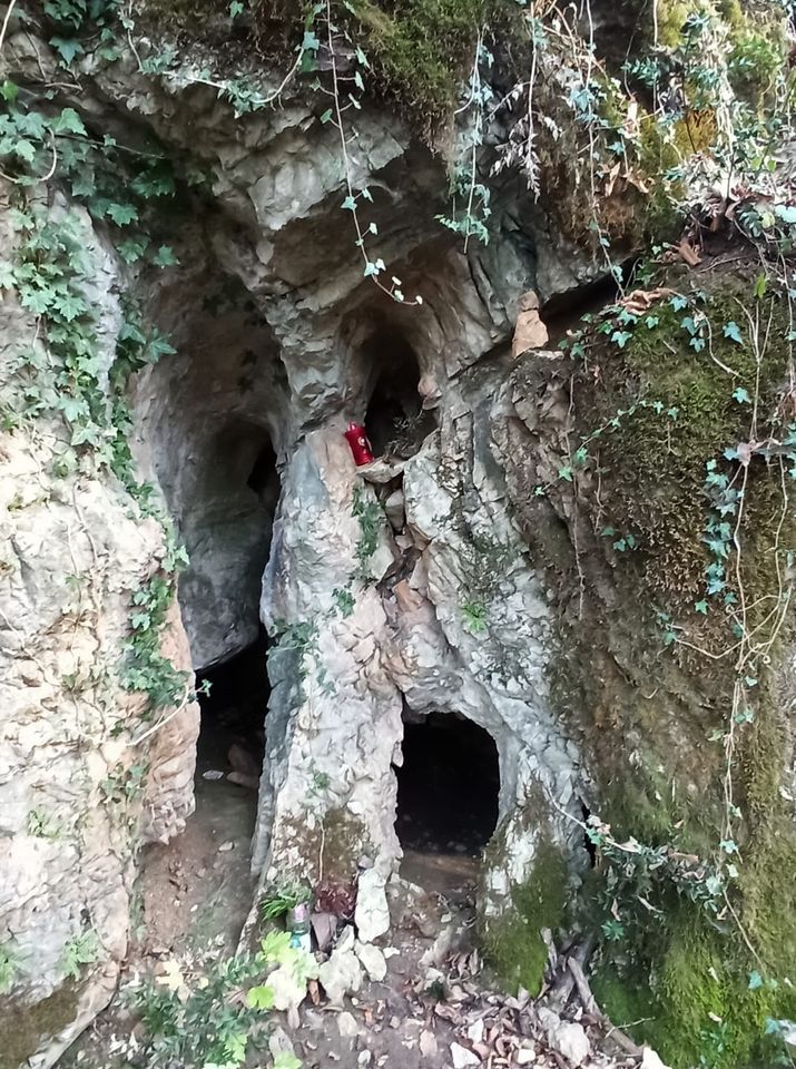 Grignasco, sparita la Madonnina dalla “Grotta” del sentiero 781