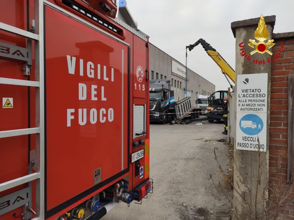 Incidente mortale sul lavoro in via Fauser