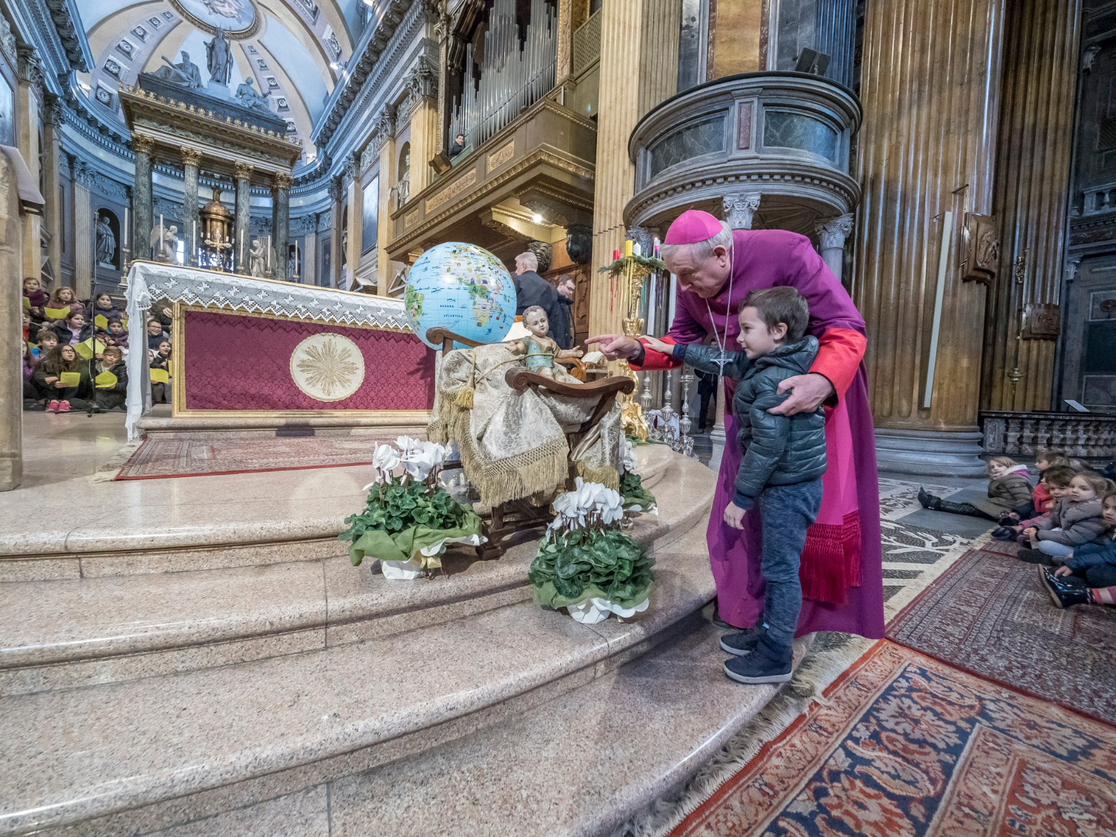 L’augurio del vescovo per un Natale nel segno della rinascita