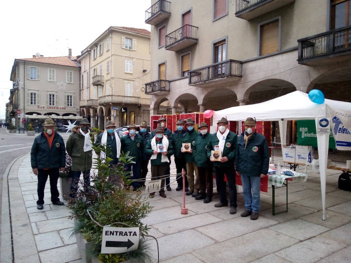 Gli alpini di Borgomanero in aiuto di Telethon