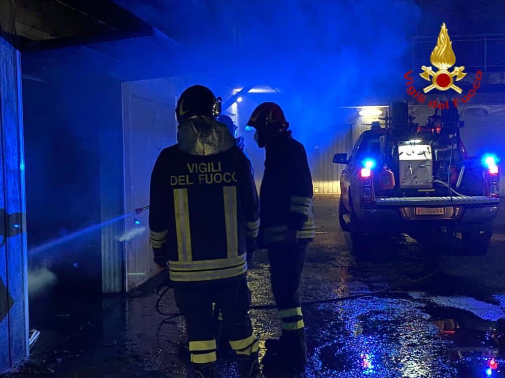 Incendio in un garage a Novara
