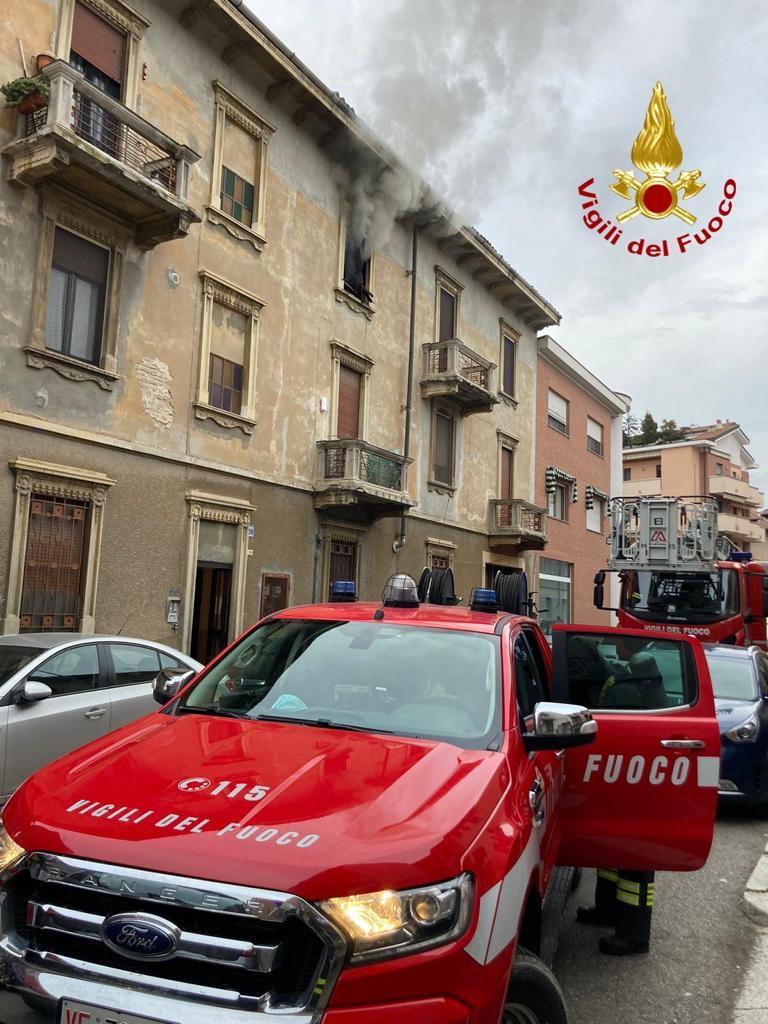 Fiamme in un appartamento di Novara