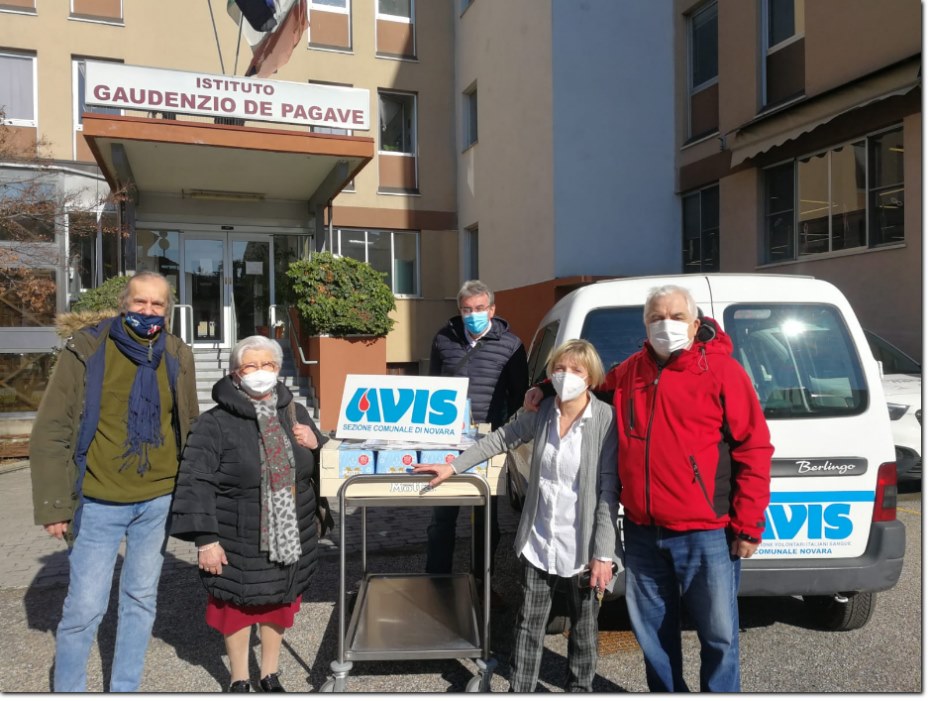 Avis Novara, donazioni dei panettoni e dei calendari