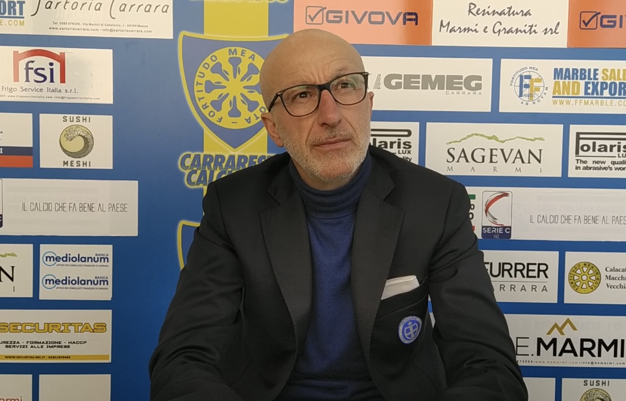 Il Novara vince 2 a 1 in rimonta a Carrara. Banchieri: «Vittoria di squadra».