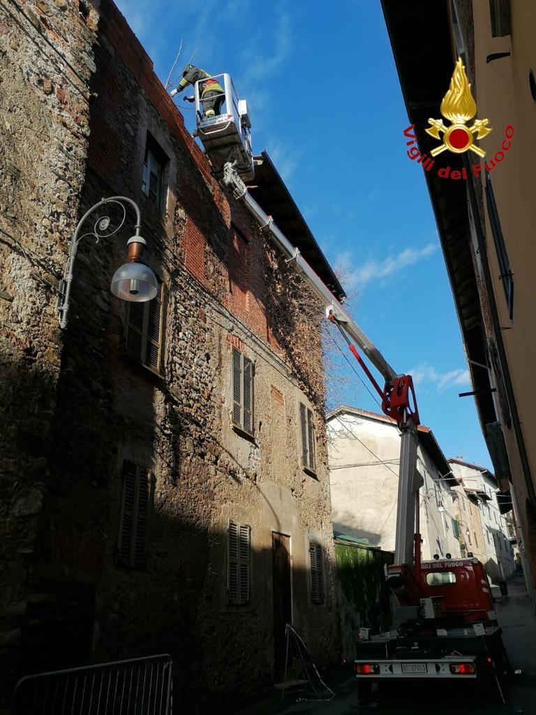 Edificio pericolante a Maggiora: intervento dei Vigili del fuoco