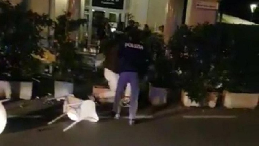 Rissa di piazza Martiri con lancio di sedie e tavolini: sei indagati