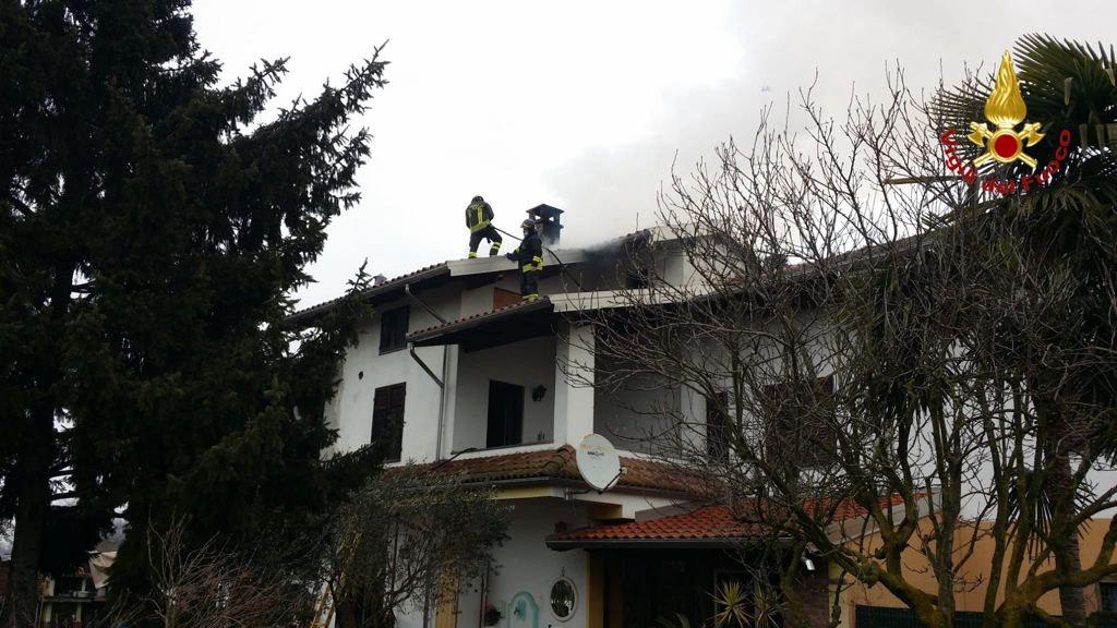 Galliate: fiamme in via XXV Aprile