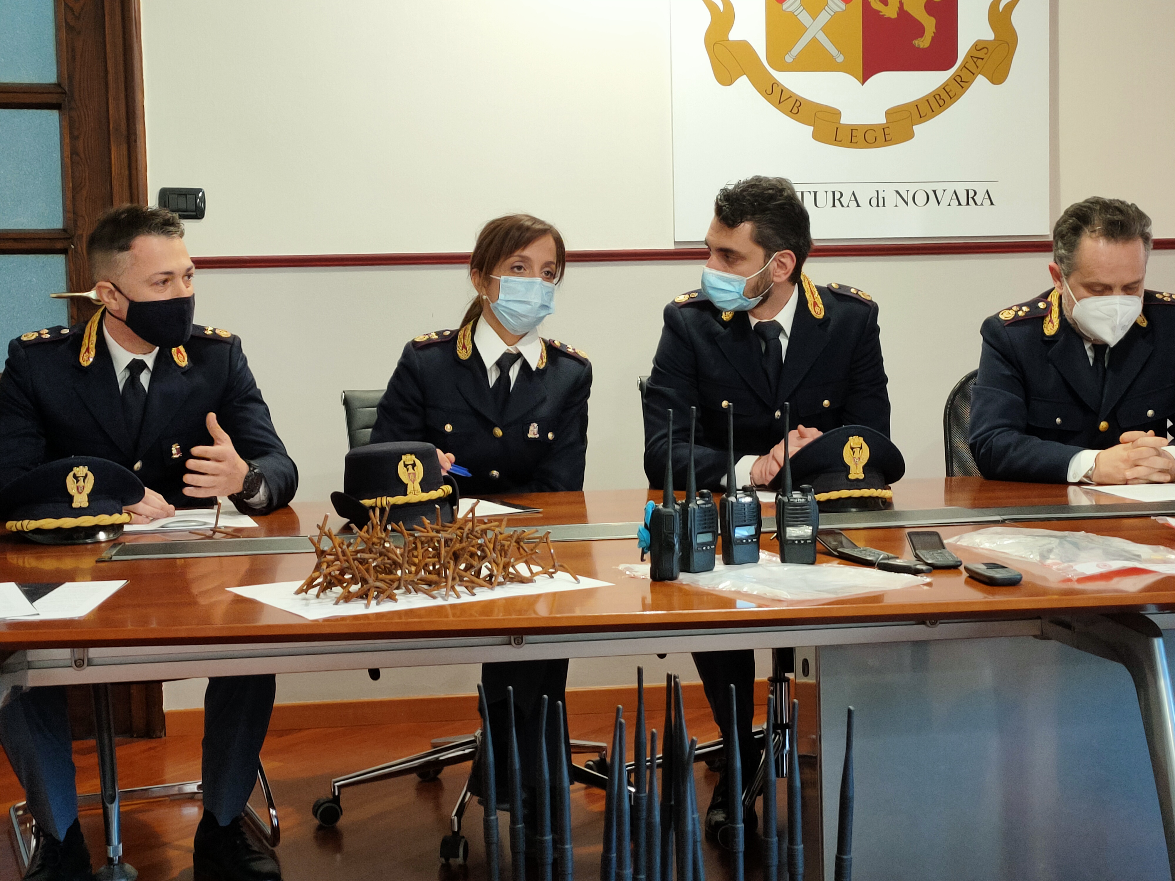 Smantellata banda di rapinatori in trasferta nel Novarese: irruzione della Polizia in un casolare di Sillavengo