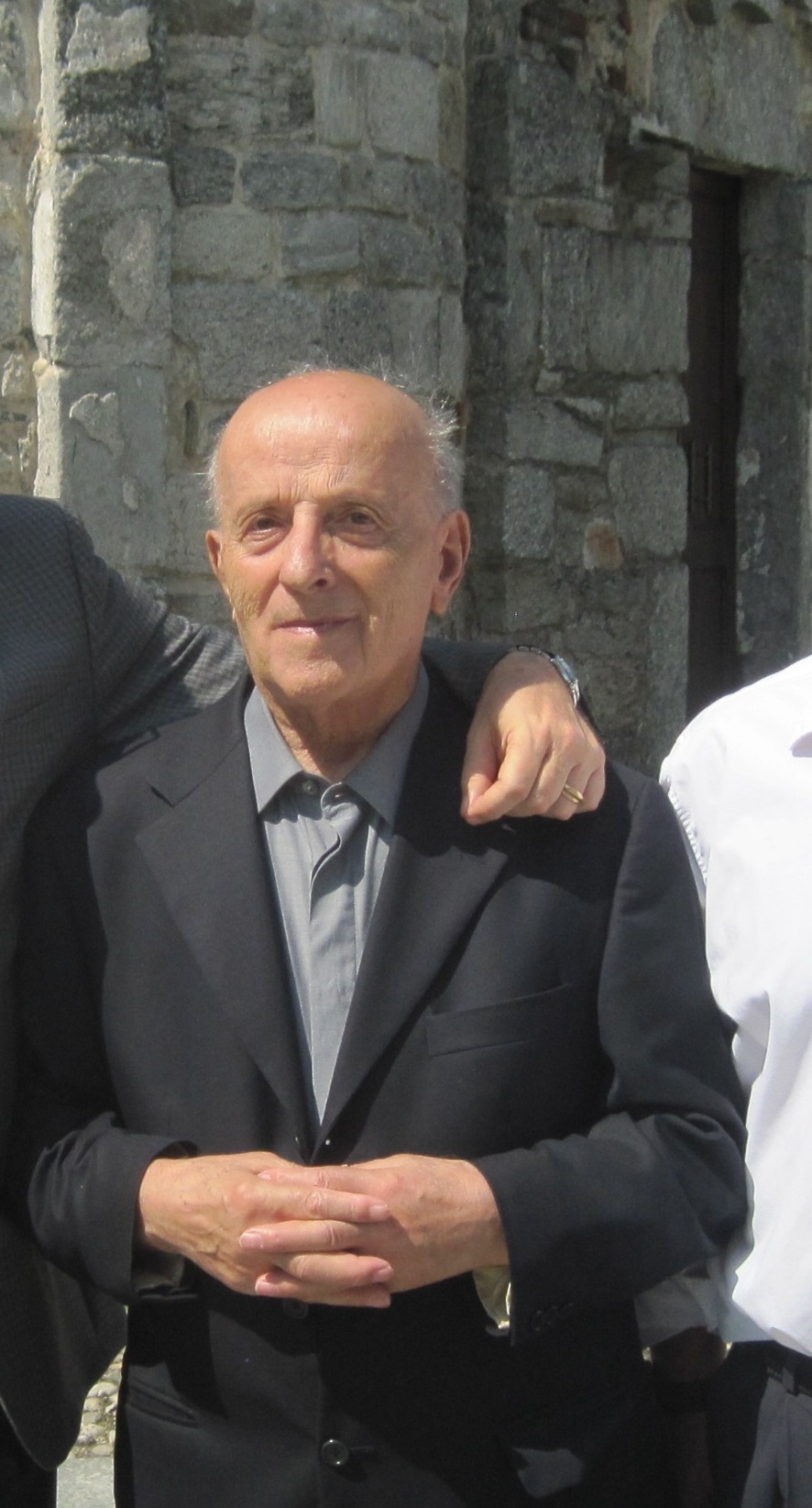 Cureggio Lutto cittadino per don Andrea Cusaro parroco emerito