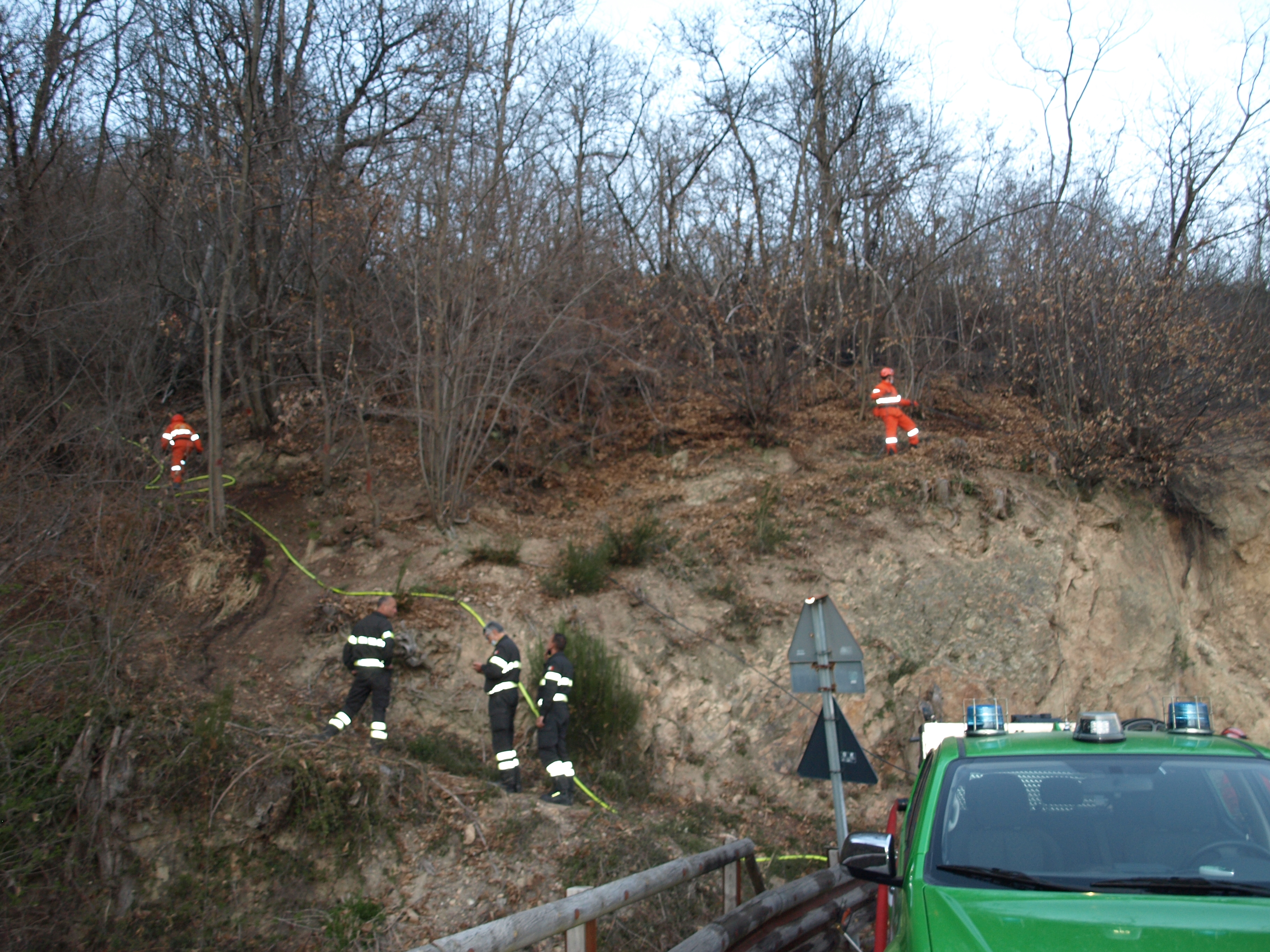 Incendio sulle colline della Traversagna a Prato Sesia