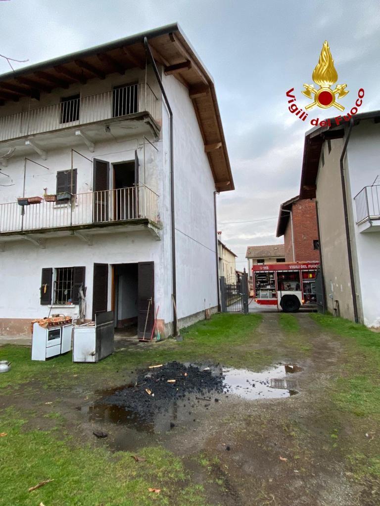 Carpignano: incendio da una canna fumaria
