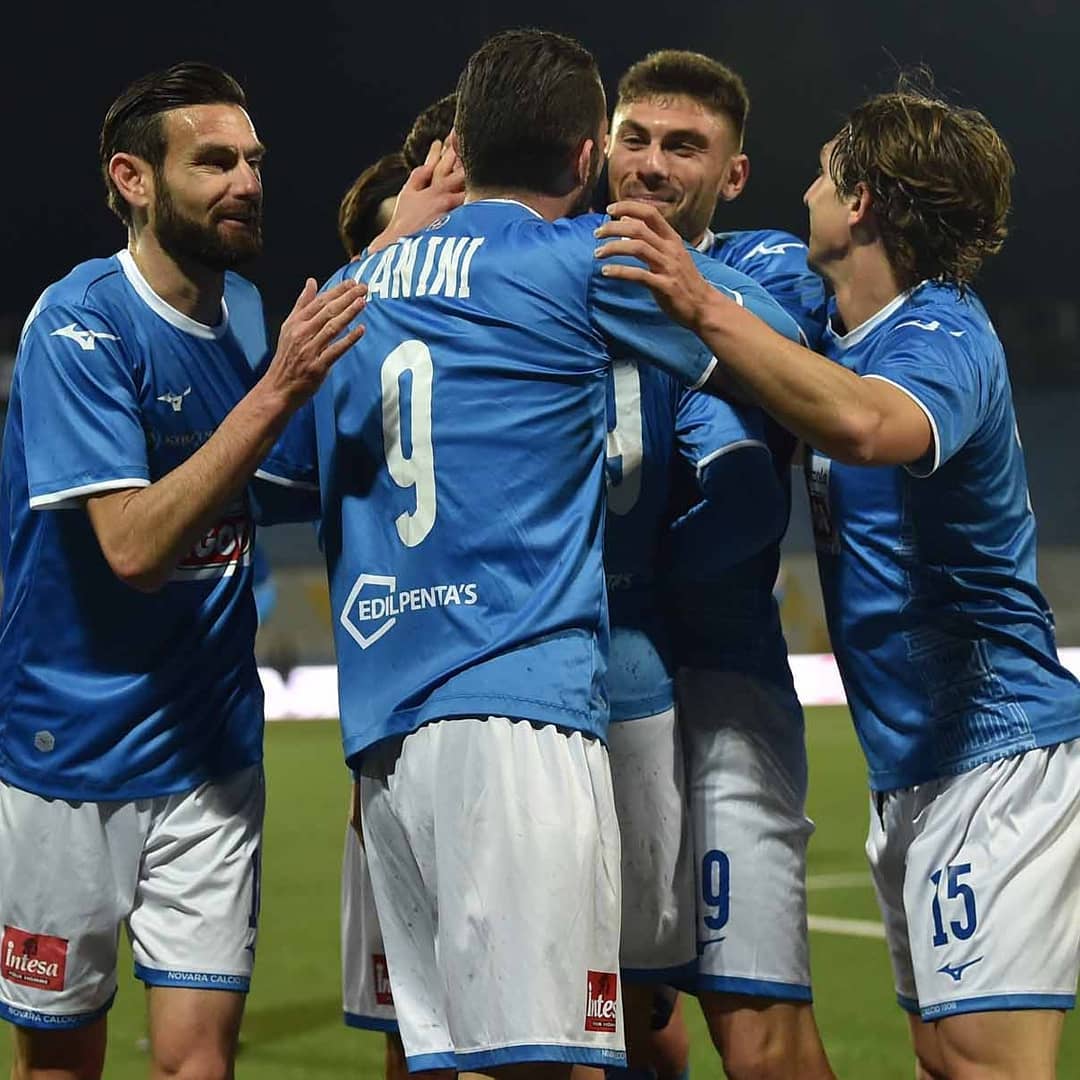 Il Novara vince 3 a 2 con la Pistoiese e resta agganciato ai play off