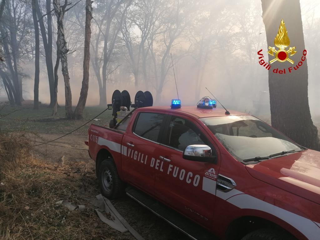 Incendio al parco delle Baragge: sul posto Vigili del fuoco e squadre Aib