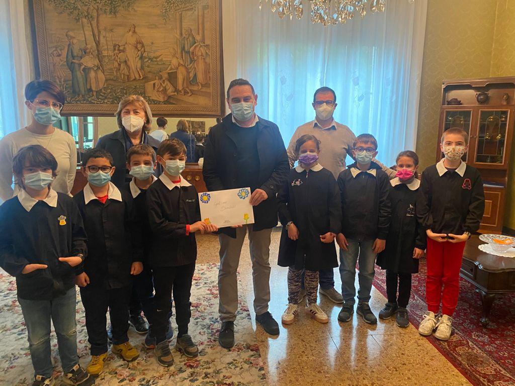 Novara: il sindaco Canelli in visita alla scuola Sacro Cuore