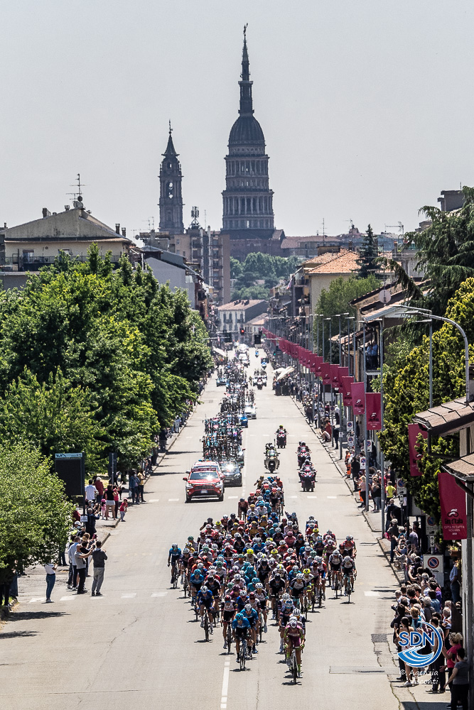 Il Giro d’Italia oggi è tornato a Novara