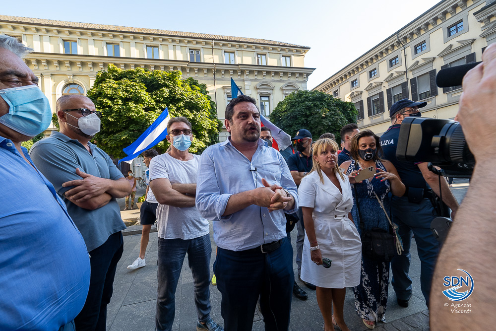 Novara calcio, il sindaco Canelli a colloquio con tifosi (video)
