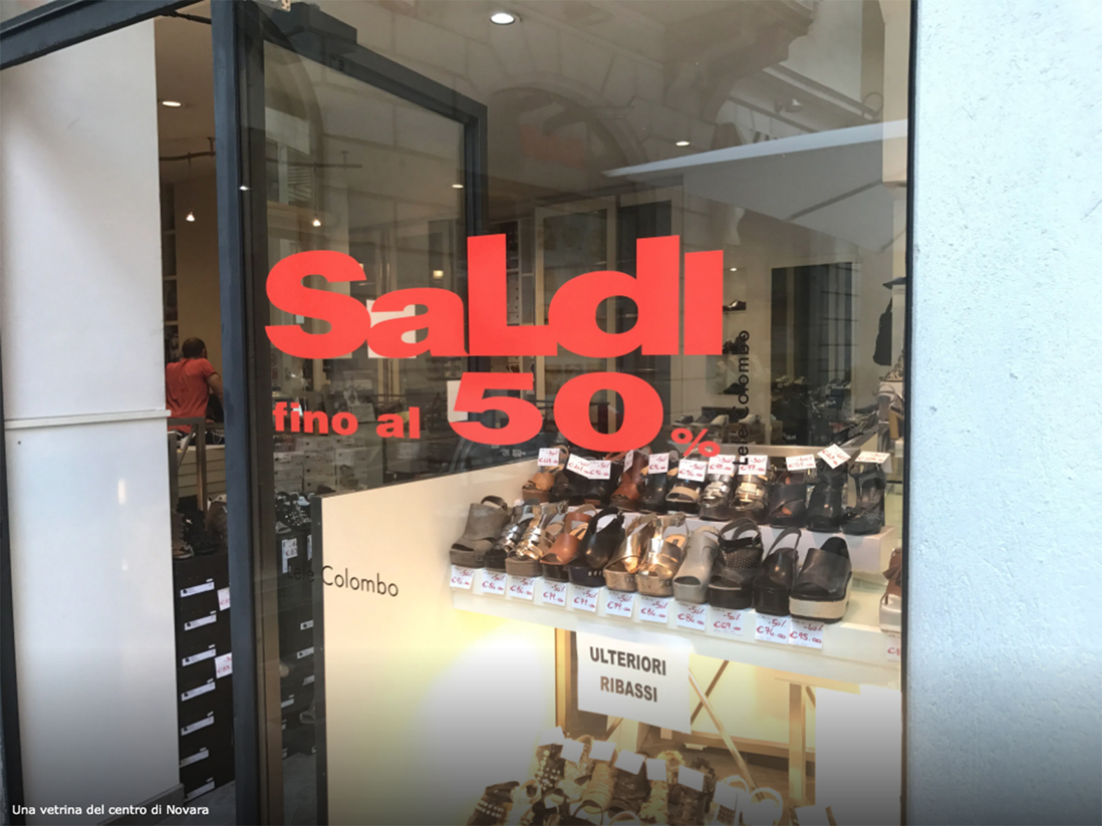 Al via i saldi estivi: i negozi cercano normalità