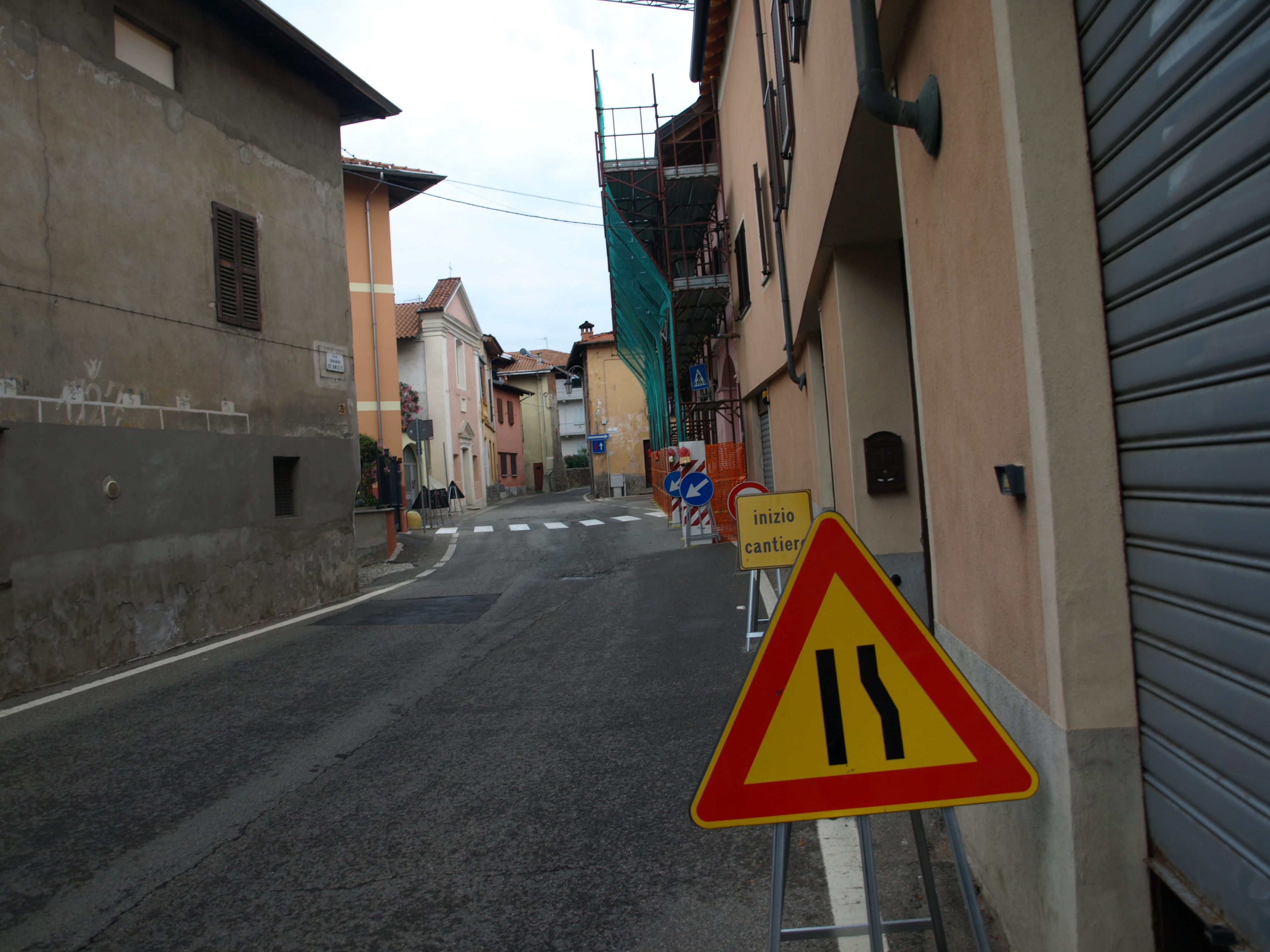 Senso unico alternato in due strade a Prato Sesia