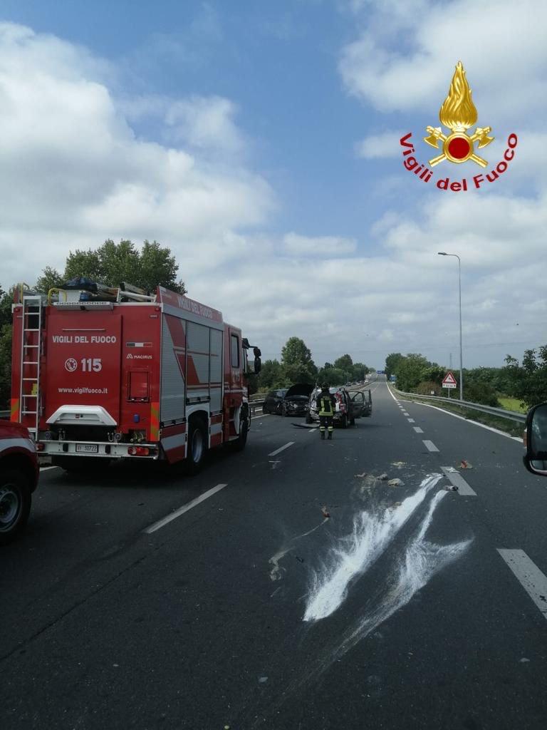 Incidente tra due auto in tangenziale