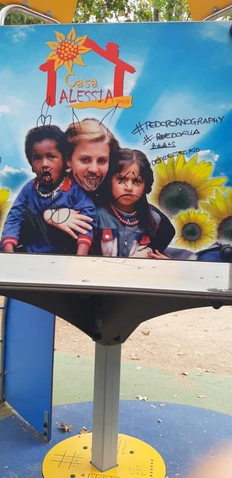 Vandalizzati i giochi donati da Casa Alessia per il Parco dei Bambini. Intervento del sindaco