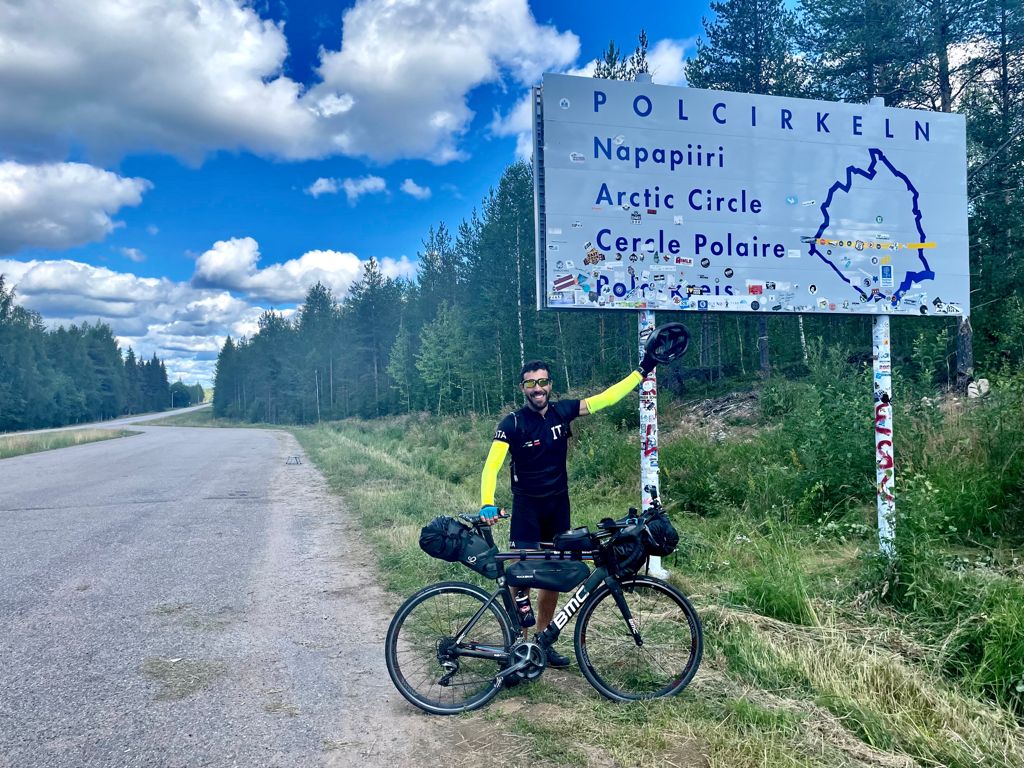 In bici per 4mila chilometri sino ai bordi del circolo polare