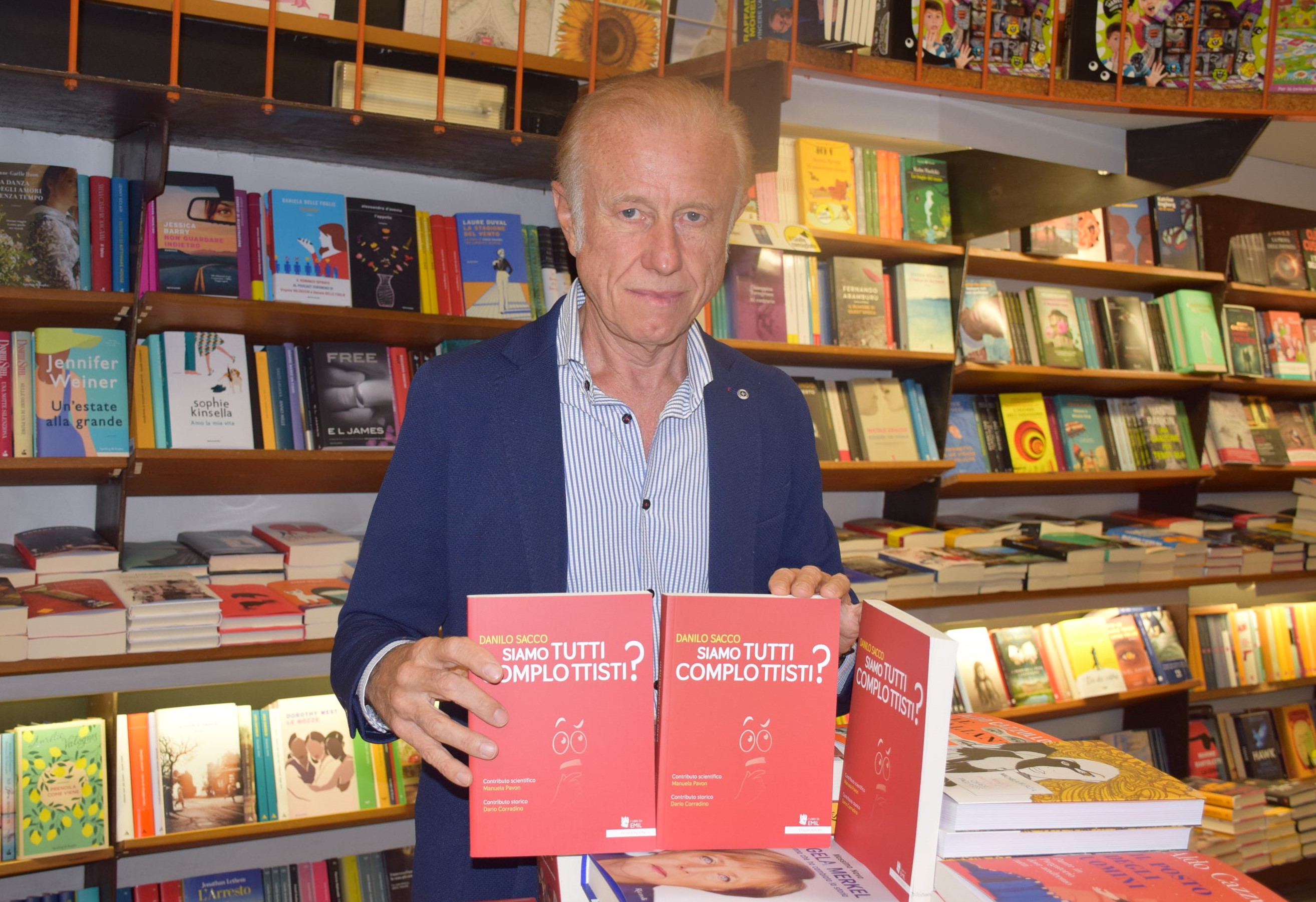 Giovedì 28 ottobre a Cameri arriva “Siamo tutti complottisi” di Danilo Sacco