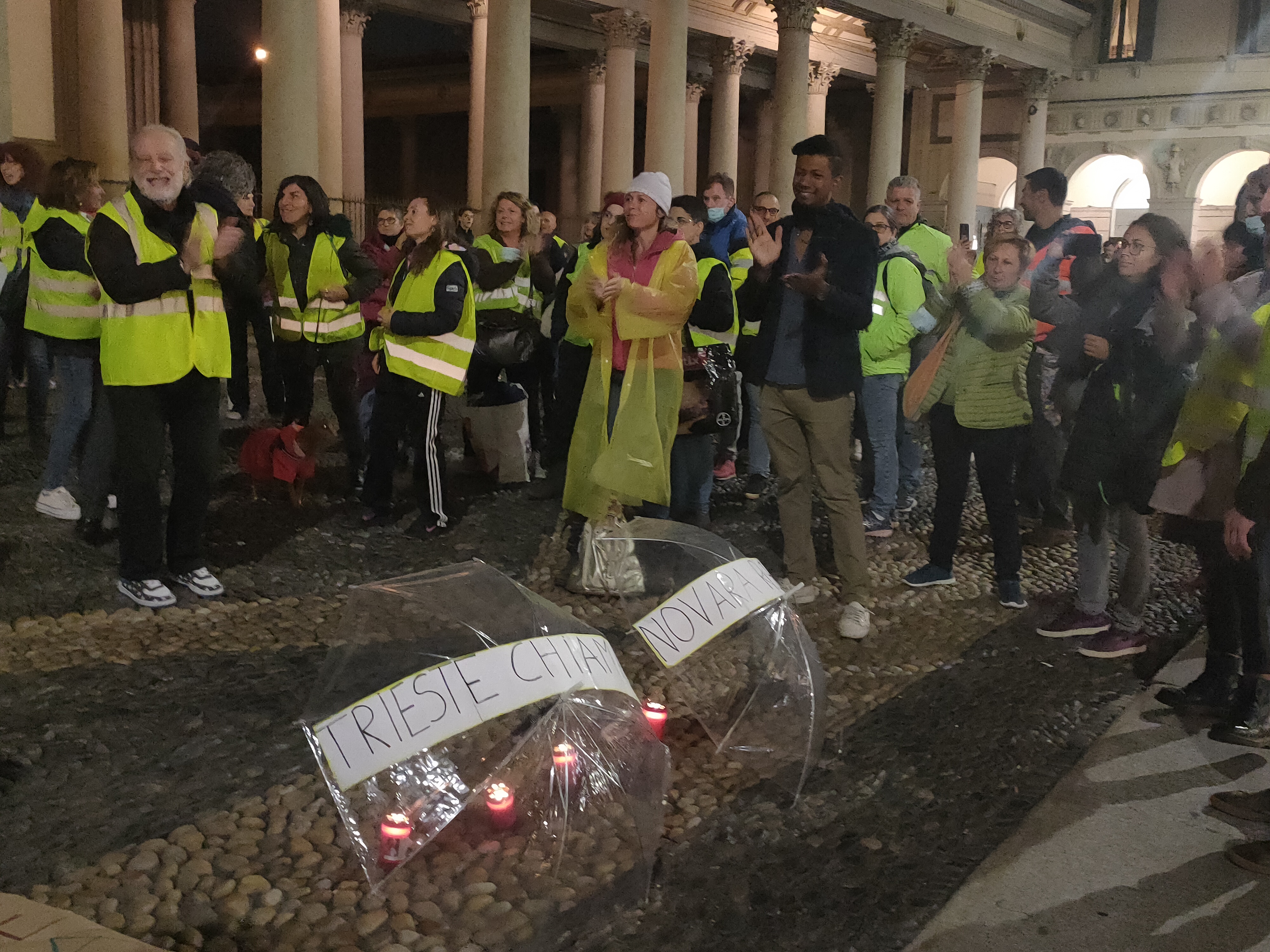 Manifestazione di solidarietà per i lavoratori del porto di Trieste a Novara