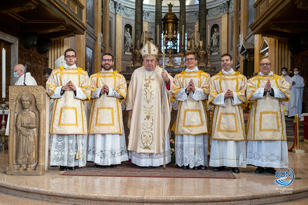 In festa per Giacomo, Gianluca, Alessando, Daniel e Gabriele nuovi diaconi