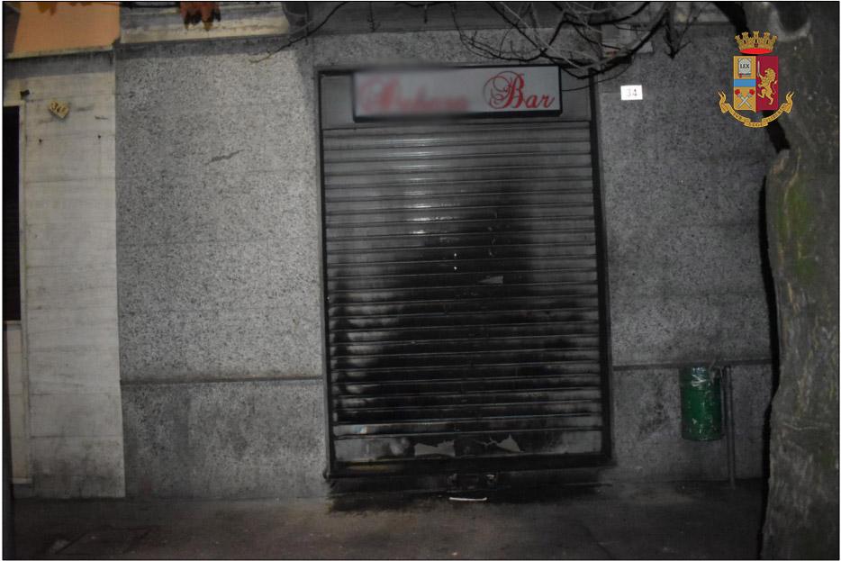 Molesta la titolare di un bar e le incendia il locale con una ‘molotov’: arrestato 46enne